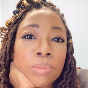 Meet your Posher, Adrienne